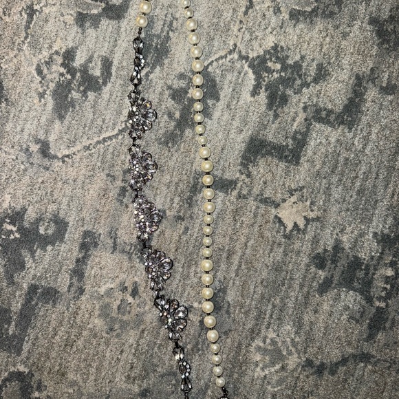 Elegant Pearl and Silver Floral Necklace - Picture 1 of 2